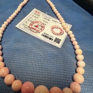 Elegant Queen conch shell Pink Beaded Necklace with certificate